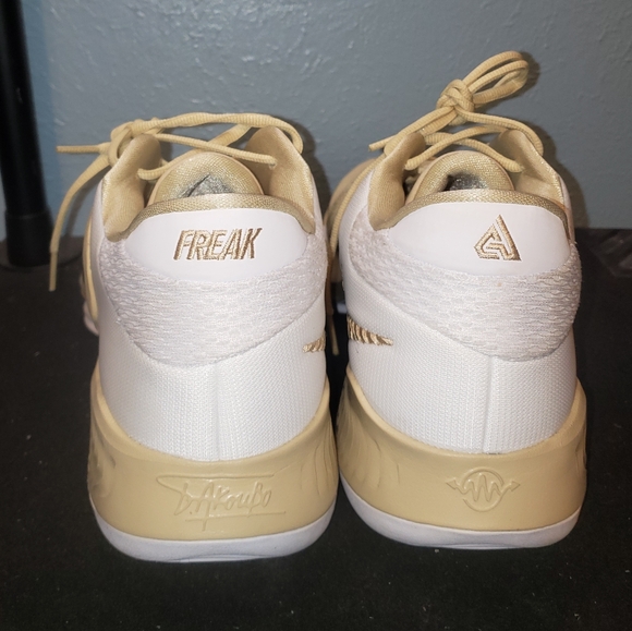 NEW MENS SIZE 14.5 NIKE ZOOM FREAK 4 TB PROMO TEAM GOLD BLACK WHITE - Picture 6 of 13